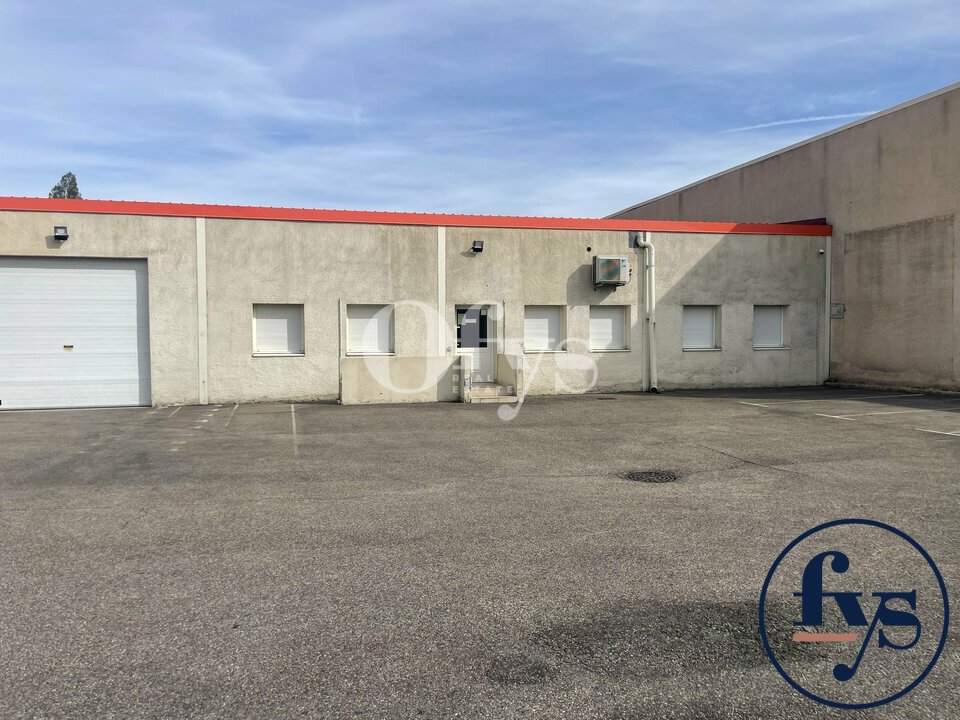 Local d&rsquo;activité – Location – TOUSSIEU – 575 m²